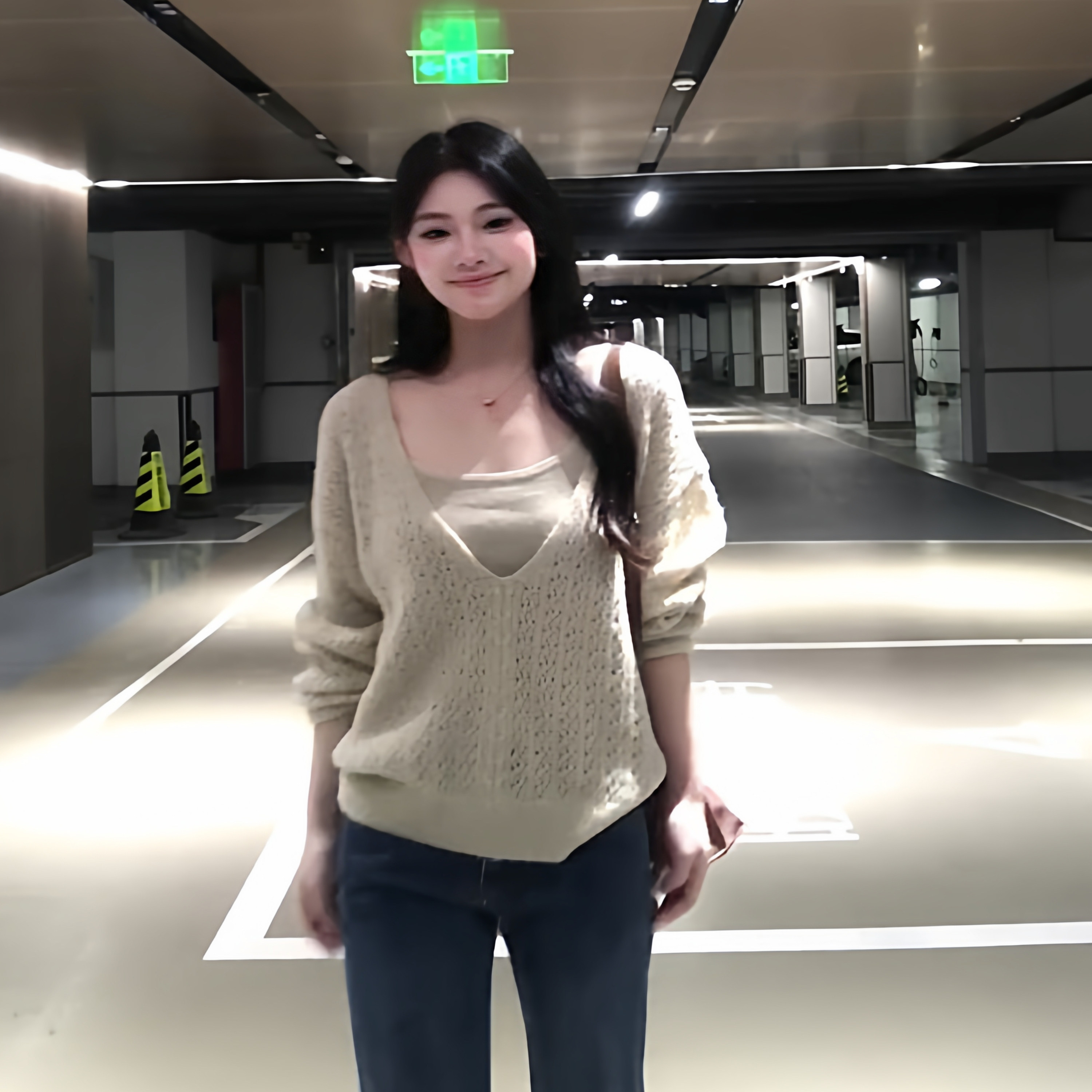 韩系早秋季V领镂空上衣女