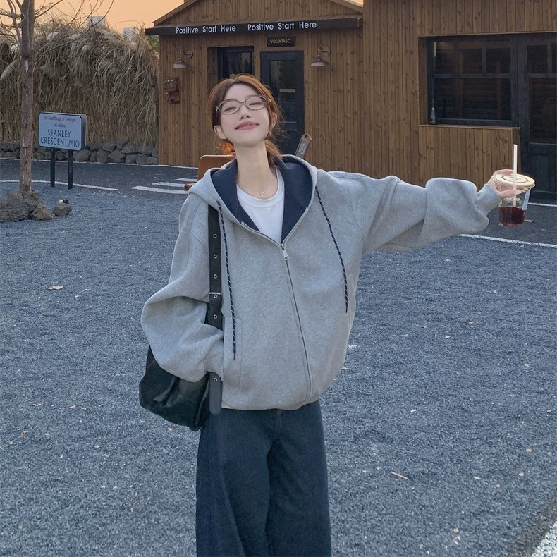 独特别致灰色连帽开衫外
