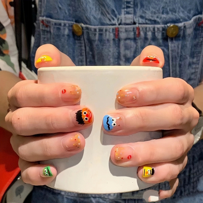 纯手工可爱手绘卡通穿戴甲小短甲多巴胺成品美甲穿戴式短款简约