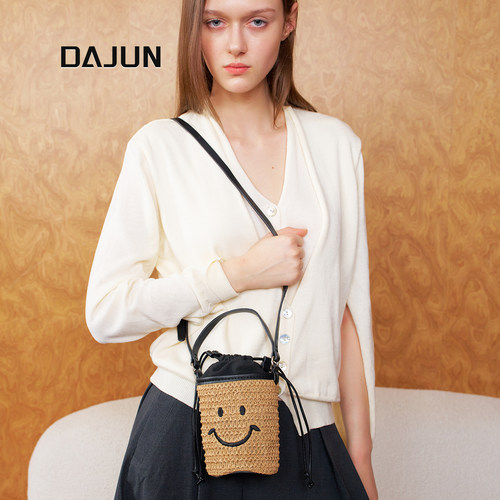 DAJUN大俊 ‘笑脸编织’ 草编包手机包松弛随性水桶包
