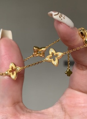 意大利布契风拉丝四叶草手链女款复古轻奢感花朵镀金花瓣手饰