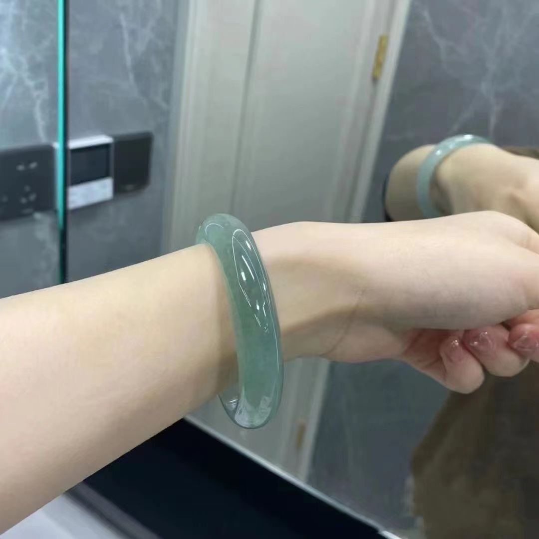 天然缅甸老坑冰种翡翠手镯飘蓝花晴水正圈清新翠绿款油青玉手镯