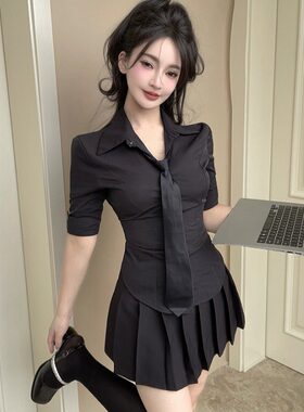 美容院spa养生足疗馆女性感制服修身五分袖黑衬衫百褶短裙两件套