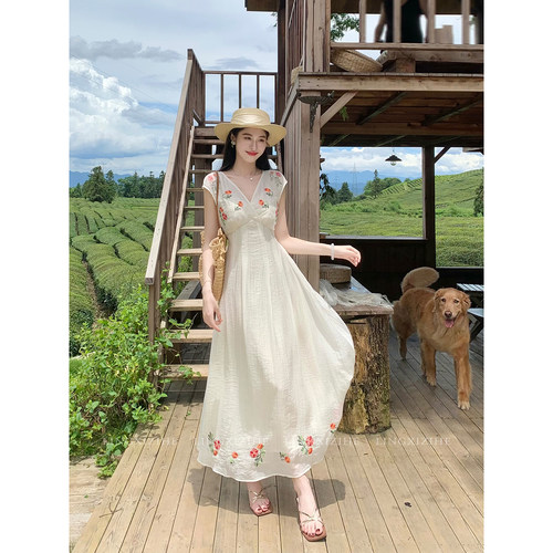 凌茜恣禾 旧梦繁花'82莱赛尔天丝法式连衣裙女夏季碎花刺绣长裙