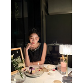 千金名媛优雅重工珍珠钉钻圆领无袖 徐开开 赫本黑 高腰提花大摆裙