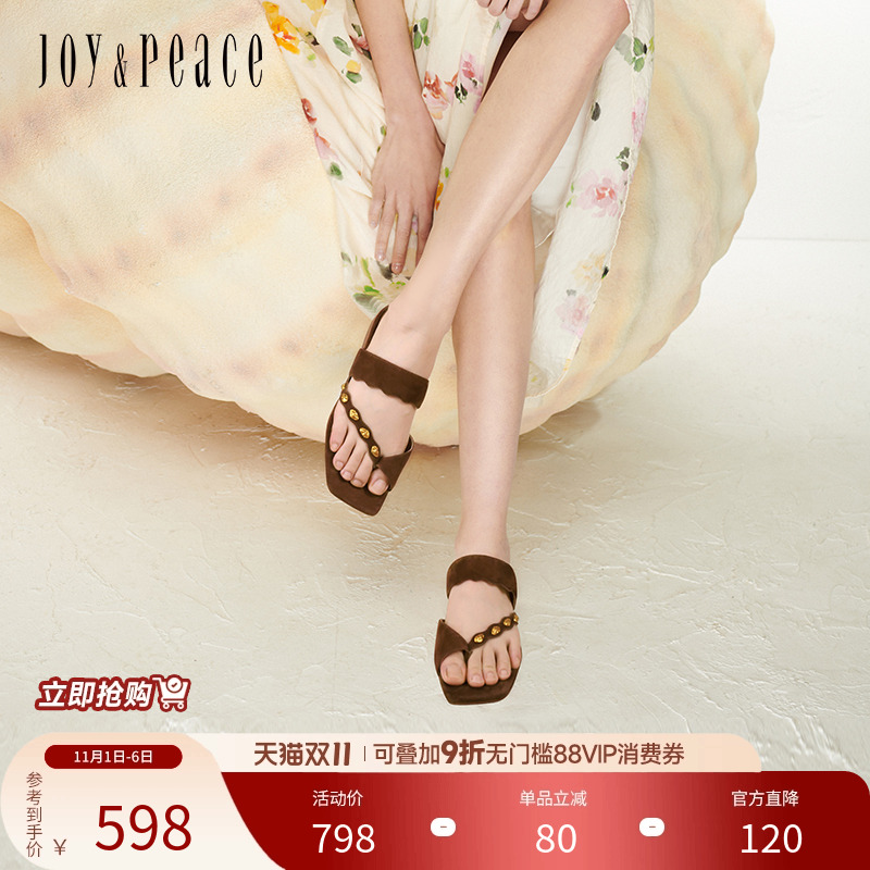 真美诗老钱风金属饰扣夹趾拖鞋