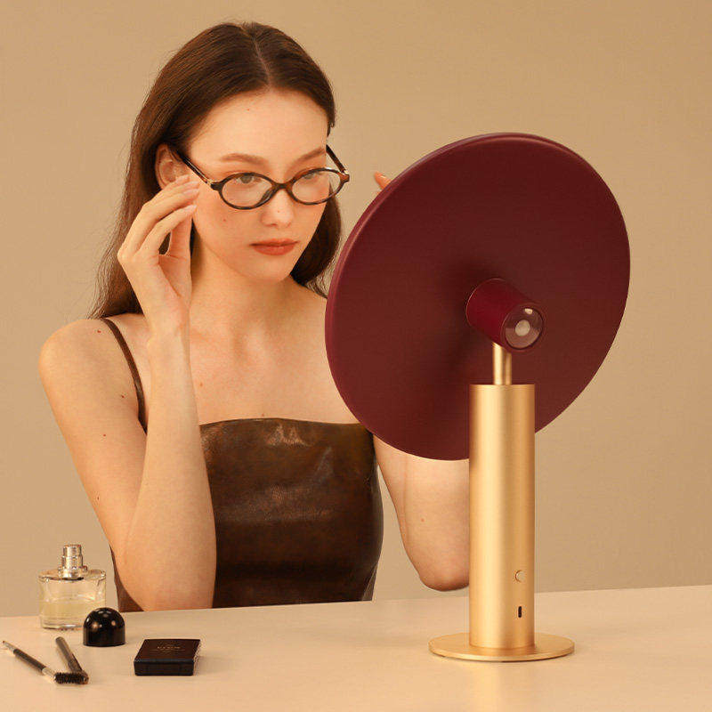 MUID金属镜台式led智能梳妆镜桌面轻奢高清化妆专用美妆镜子带灯