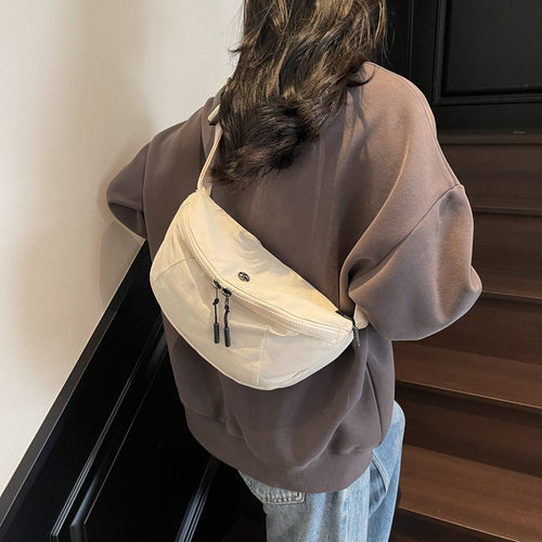 日系超轻防水斜挎包尼龙包男女款骑行运动单肩包轻便实用马鞍胸包