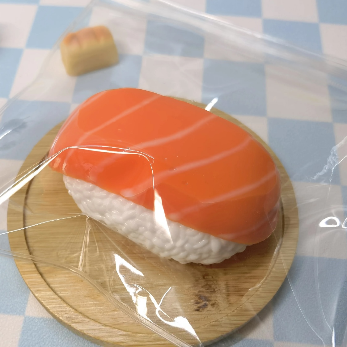 日式三文鱼捏捏解压挂件仿真寿司超软慢回弹食品级硅胶减压女玩具