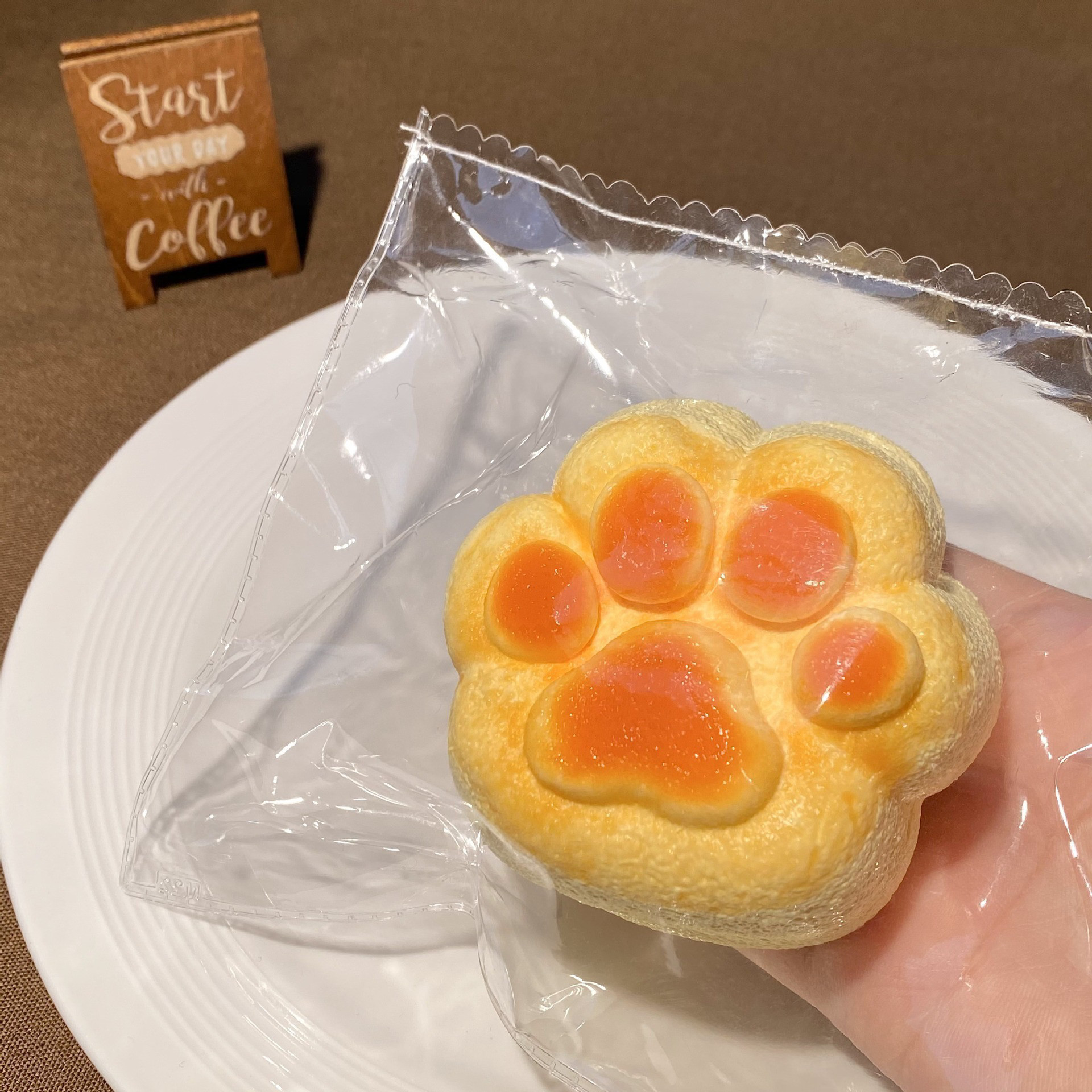 焦糖猫爪面包捏捏解压超软爆浆慢回弹食品级硅胶送礼减压无聊玩具