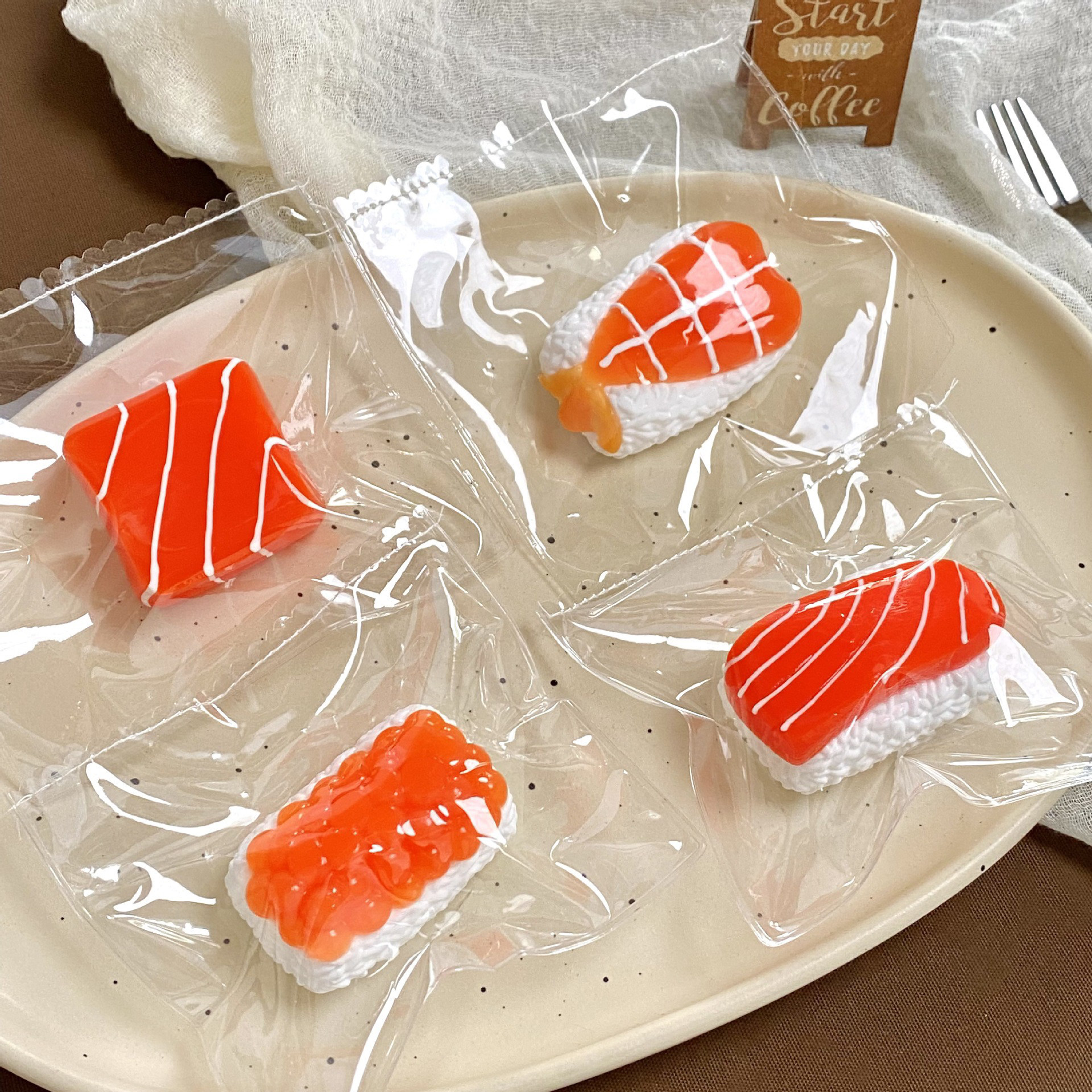 手握三文鱼寿司捏捏解压超软慢回弹食品级硅胶仿真食玩减压女玩具