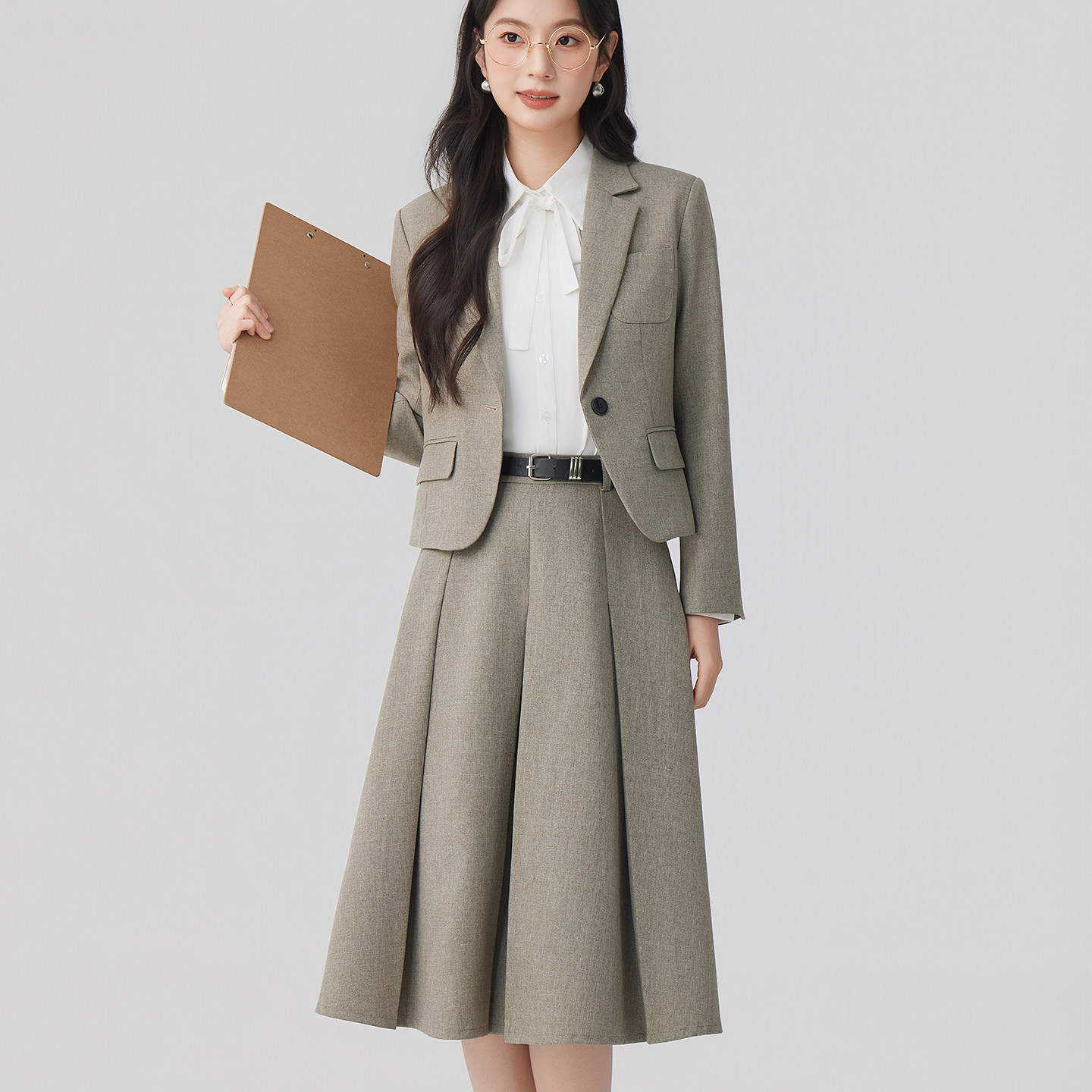 休闲时尚学院风小西装套装女春秋休闲通勤短款卡其色职业西服套裙