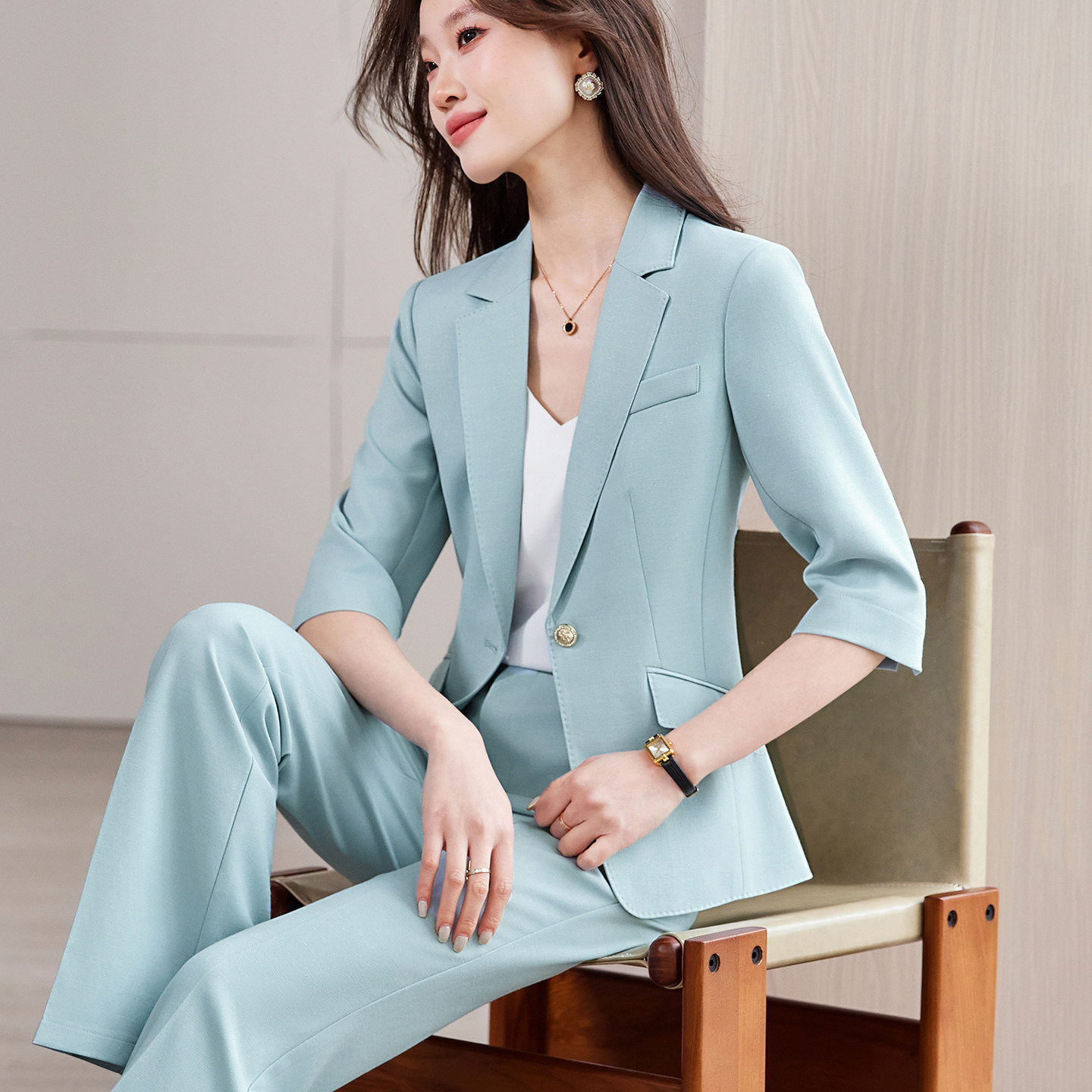 七分袖蓝色亮丝西装套装女春夏薄款休闲时尚主持上镜通勤职业西服