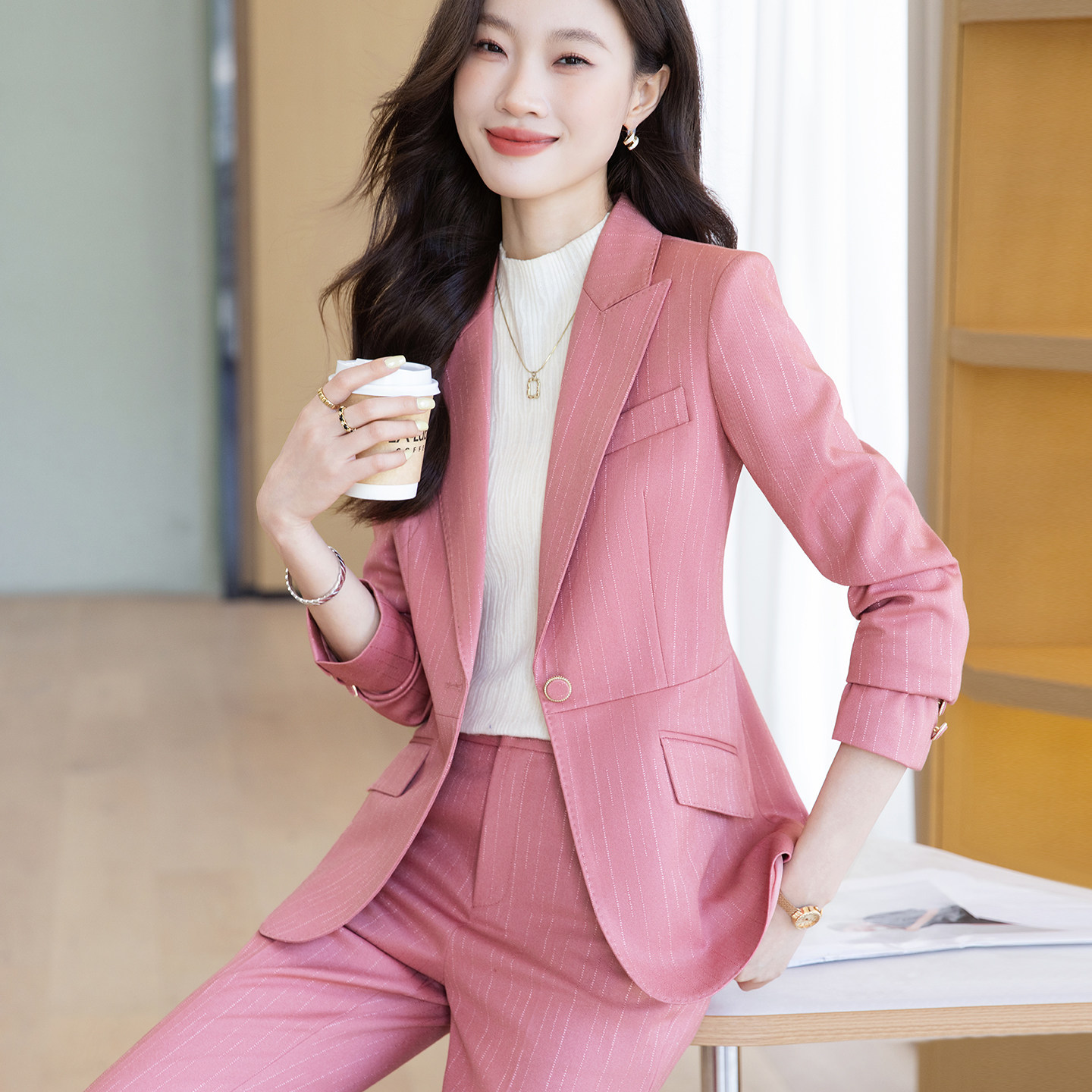 轻奢干练气质西装套装女春季新款高级感年会主持商务通勤职业西服