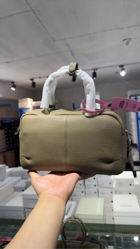 广州头层牛皮女包1703926