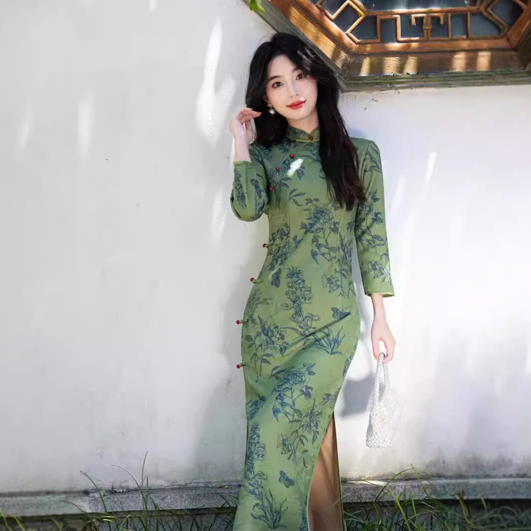 2026新款秋季提花印花侧扣长款旗袍墨绿色文艺复古低开衩女旗袍高