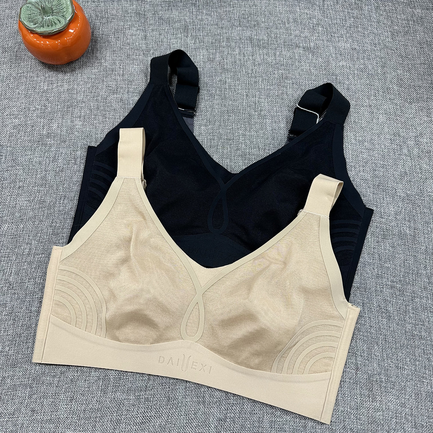 春夏新款大胸显小薄款全罩杯上托收副乳文胸无痕兔耳朵圆杯内衣女