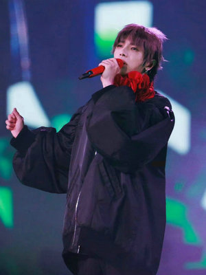 华晨宇高街飞行员夹克棉服外套