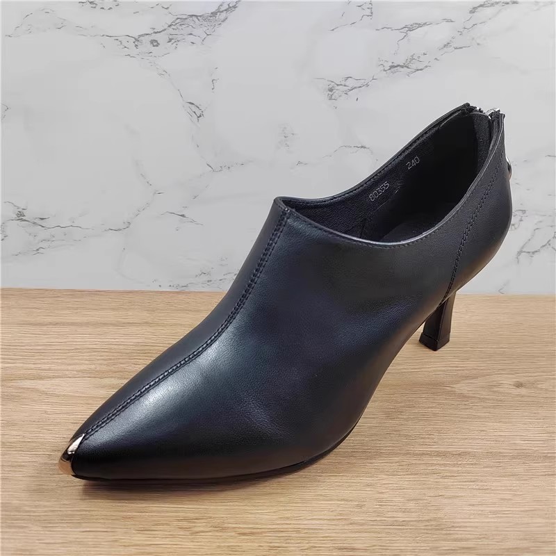 新款时尚细跟通勤深口单鞋