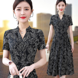 V领雪纺连衣裙女短袖夏季2026新款时尚印花气质妈妈过膝碎花a裙子