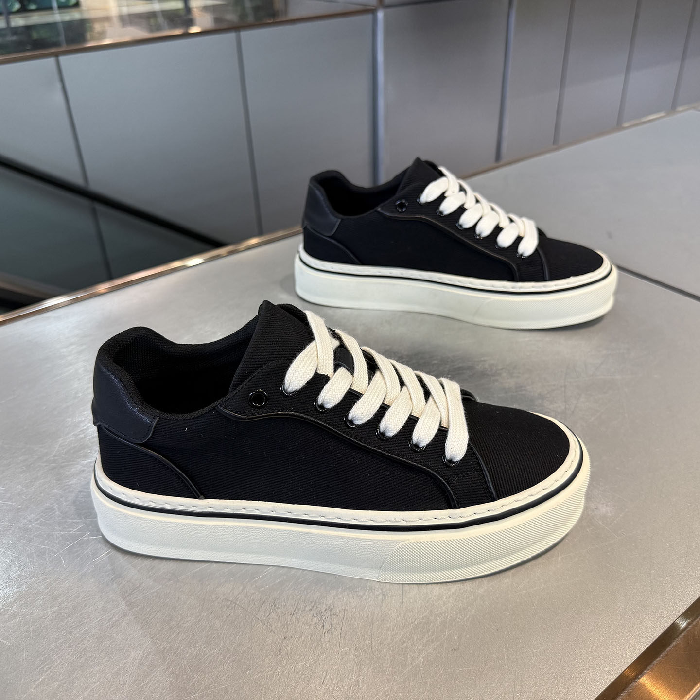 男鞋2026春季新款舒适轻便休闲鞋男士透气运动鞋青年潮流百搭鞋子