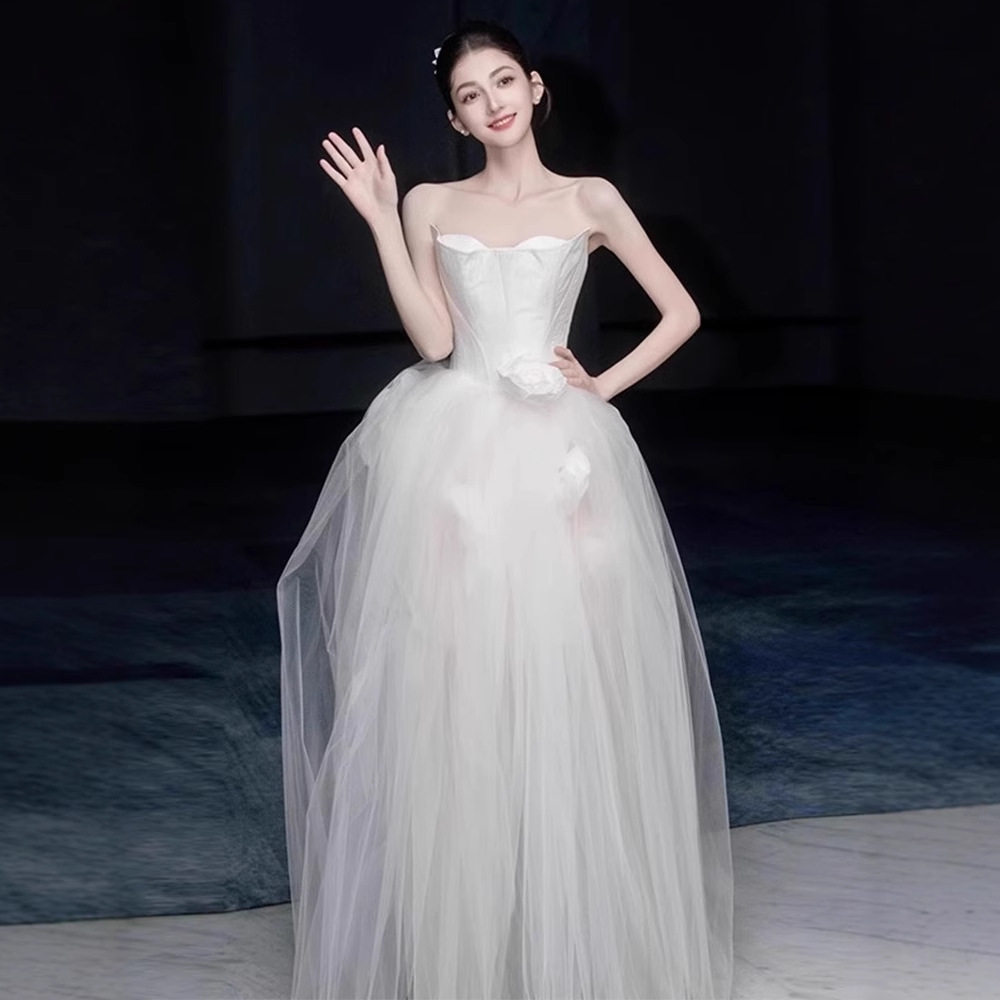 法式抹胸轻婚纱2026新款订婚气质新娘白色出门纱礼服旅拍迎宾纱
