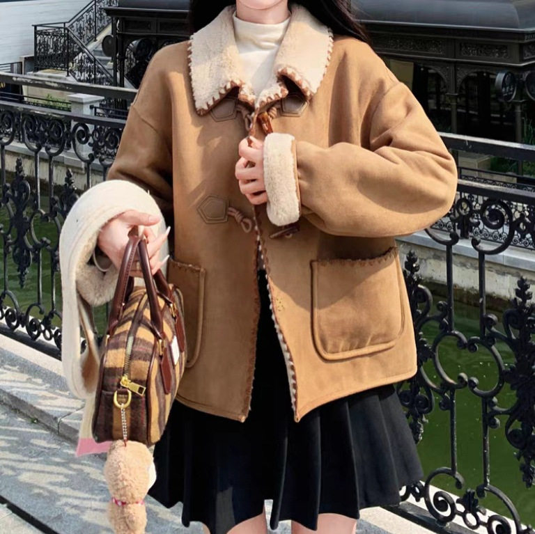牛角扣麂皮绒羊羔毛外套女冬2025新款小个子皮毛一体短款加厚棉衣
