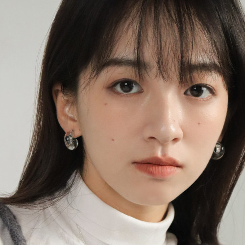 小众高级感冷淡风琉璃银耳钉女