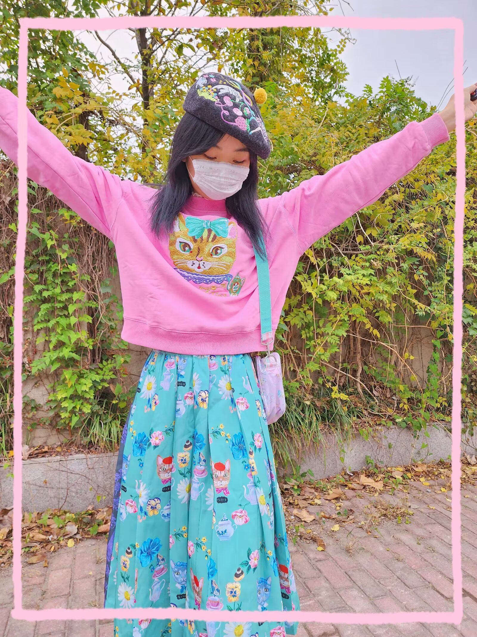 2025年春秋季重磅卡通刺绣猫咪纯棉毛圈圆领显瘦长袖女卫衣粉红色