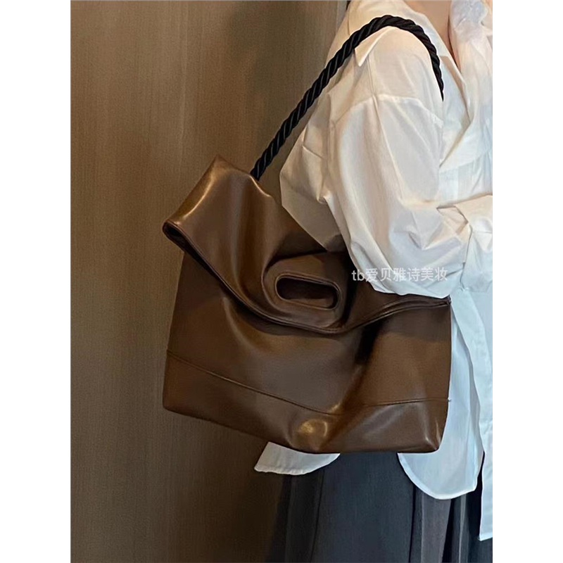 巨大容量~2025新款棕色软皮托特包女通勤学生上课大包单肩斜挎包