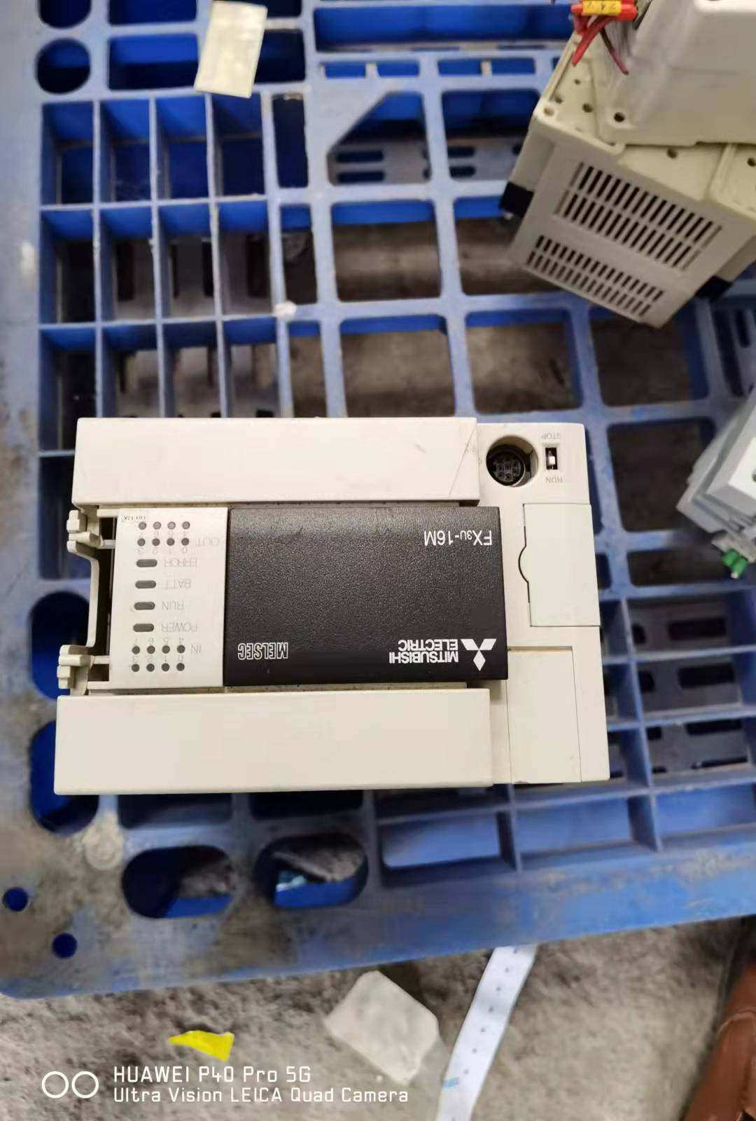 三菱plc 控制器fx3u-16mt/es-a 现货 实物图 质保现货