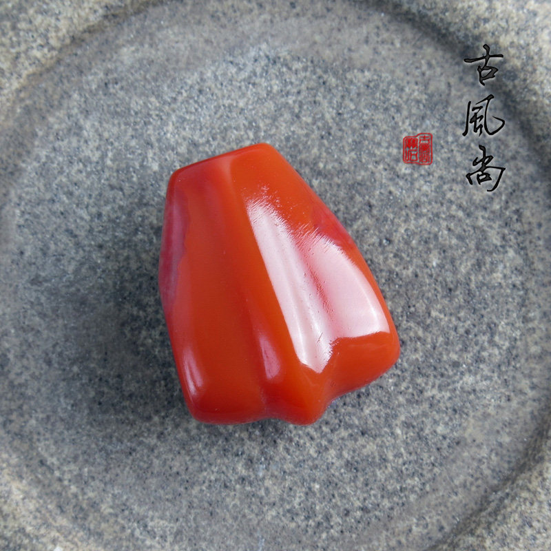 특별 통관 천연 남쪽 붉은 마노 펜던트 SICHUAN LIANGSHAN JIUKOU 소재 남쪽 붉은 티 작은 액세서리 부처님 머리