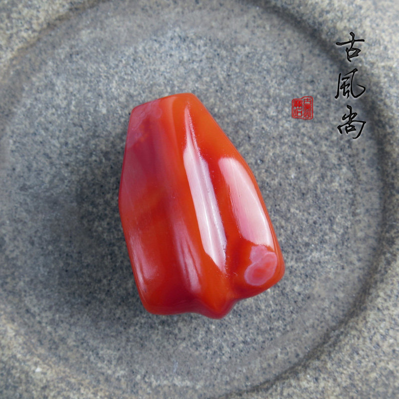 특별 통관 천연 남쪽 붉은 마노 펜던트 SICHUAN LIANGSHAN JIUKOU 소재 남쪽 붉은 티 작은 액세서리 부처님 머리