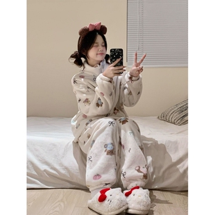 甜美可爱卡通小熊印花珊瑚绒睡衣女款冬季加绒加厚保暖家居服套装