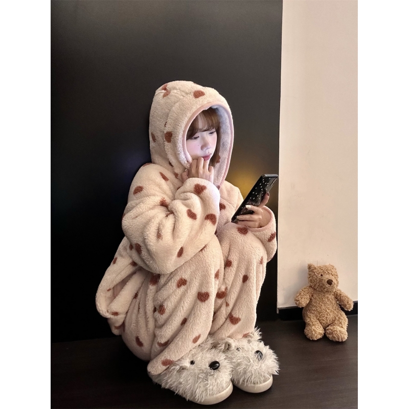 甜美少女风连帽爱心珊瑚绒睡衣女