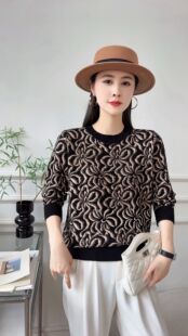 中年妈妈装秋冬新款时尚圆领长袖宽松显瘦减龄提花针织打底衫上衣