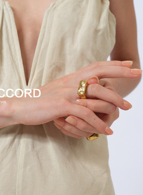 现货DACCORD方形中空做旧纯金属刻字戒指个性高级复古13C同款