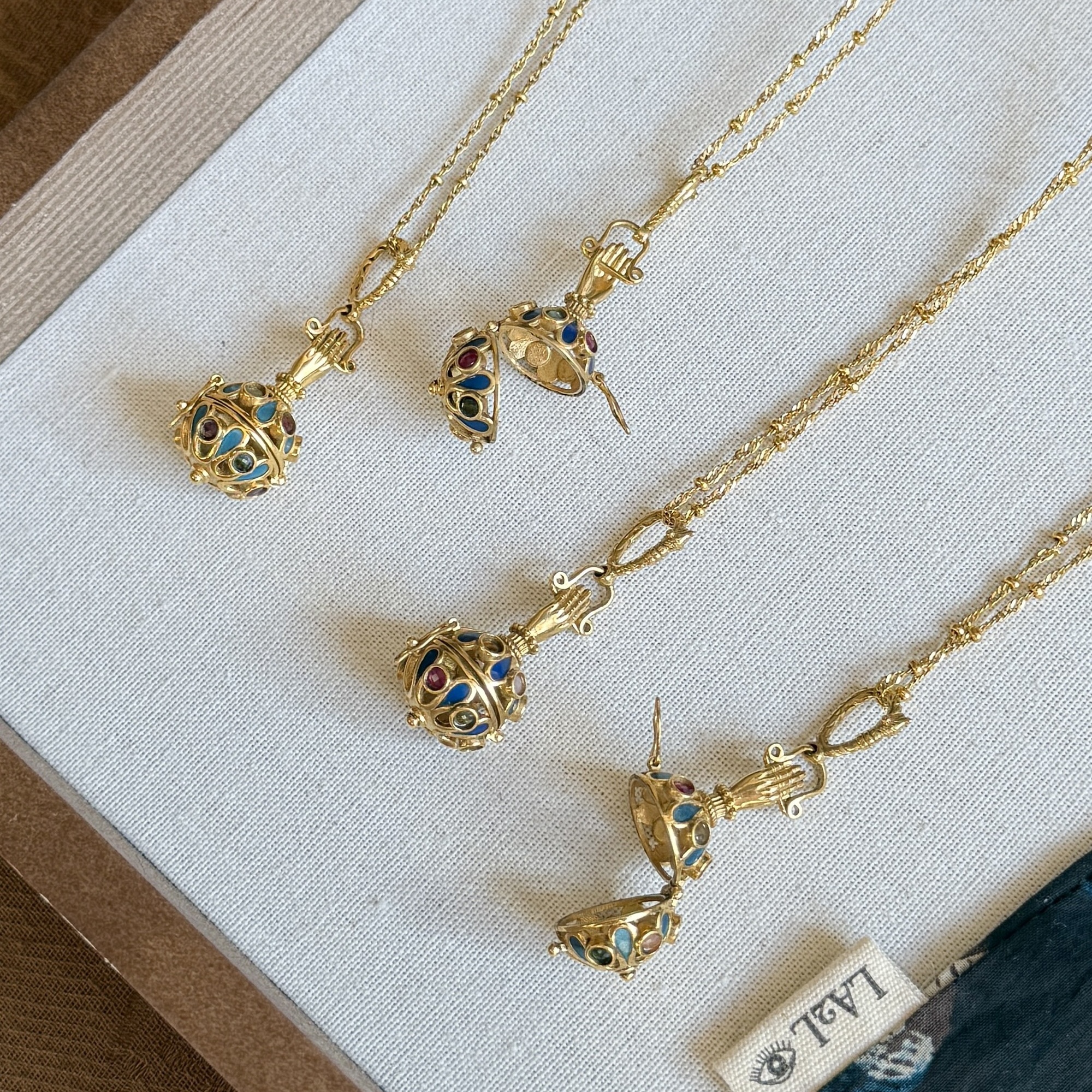 现货LA2L法国珐琅彩色碧玺宝盒长款毛衣链项链纯手工雕刻POUR TOI