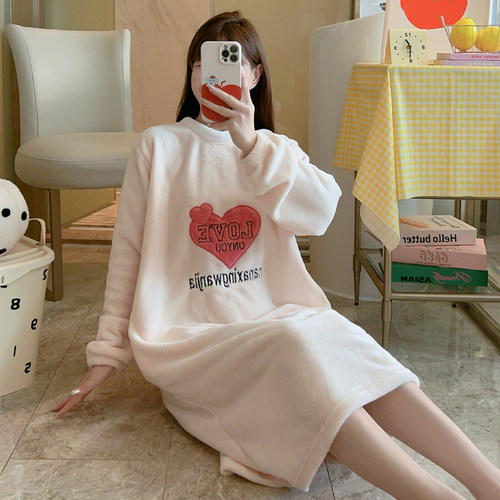 标题推荐：长款过膝冬珊瑚绒睡裙