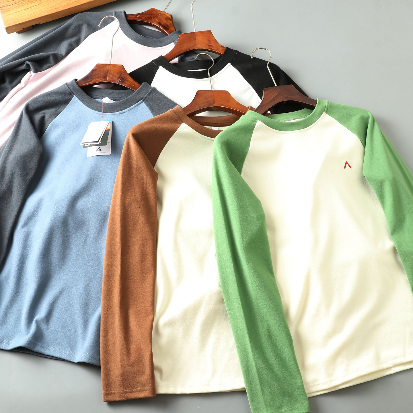 捡漏口碑款！日系潮流刺绣德绒男士撞色插肩长袖T恤情侣打底衫潮,男装,T恤,淘宝优惠券,粉丝福利购,淘宝优惠卷