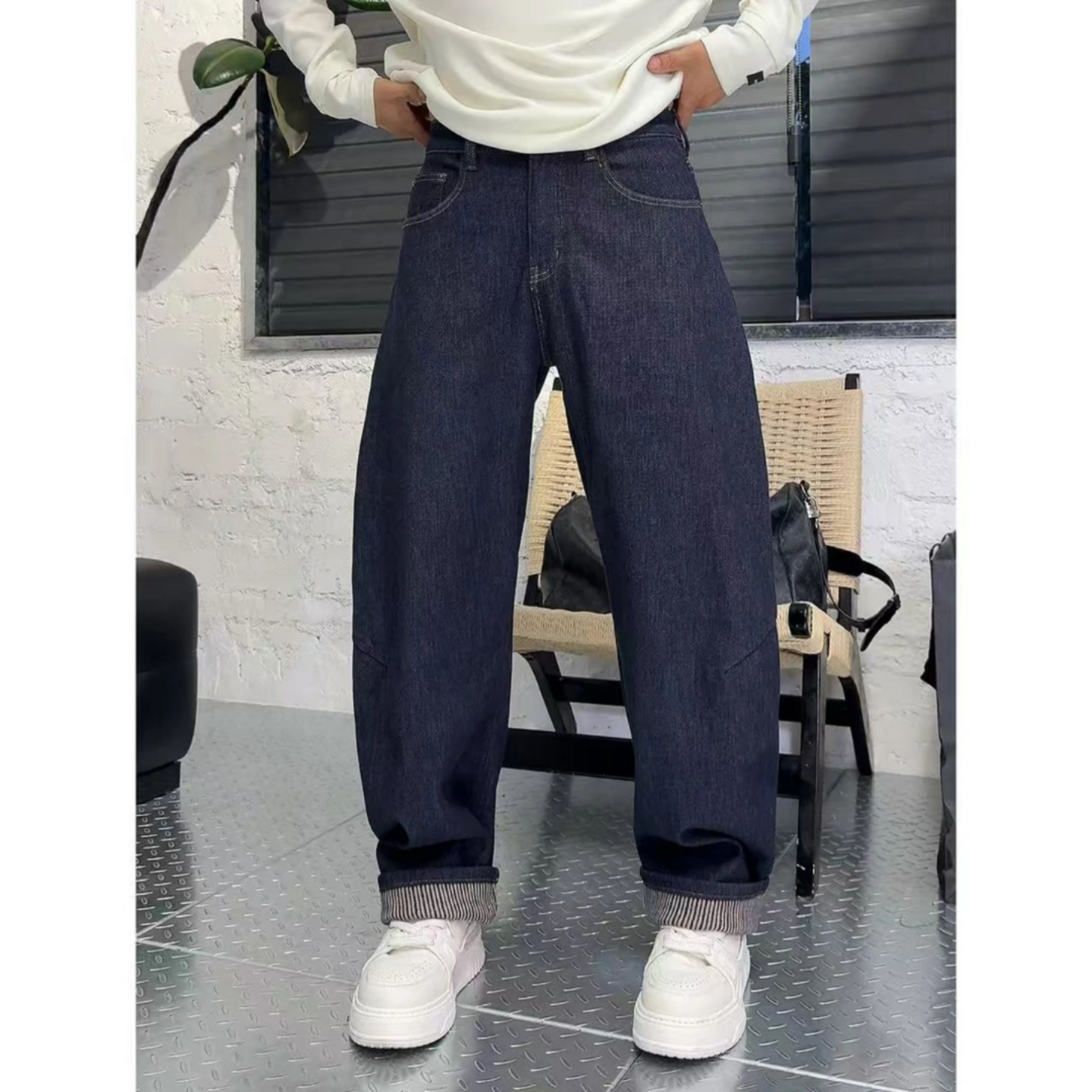 直播间同款复古普洗弯刀牛仔裤冬季保暖时尚百搭水洗阔腿长裤潮男