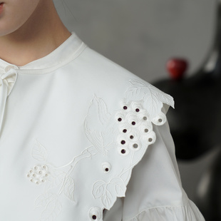 刺绣上衣2026春夏通勤假领子 女长袖 咖沫原创白色复古公主袖 衬衫