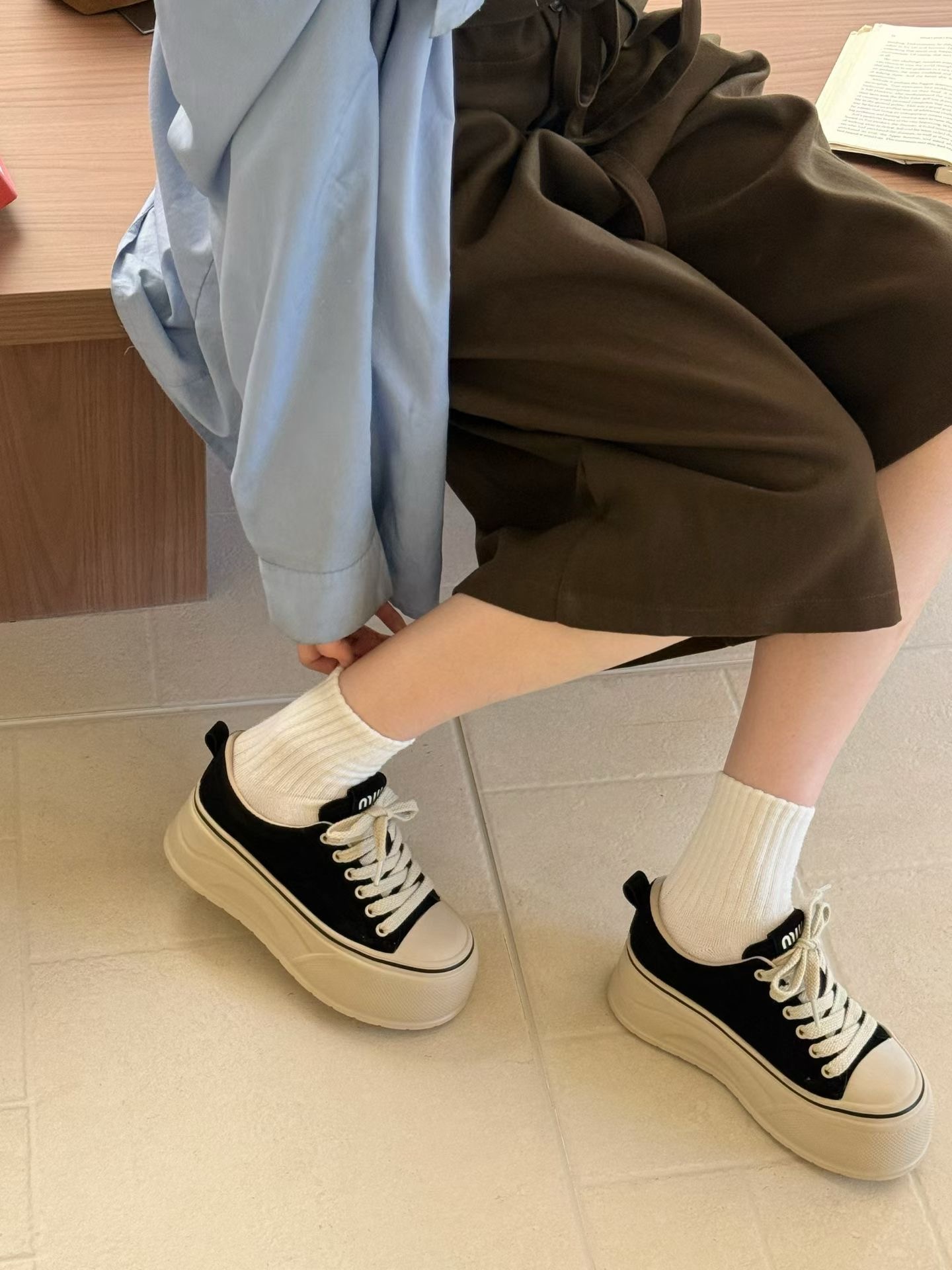 厚底增高小白鞋女2025冬季新款百搭透气休闲板鞋爆款运动鞋ins潮