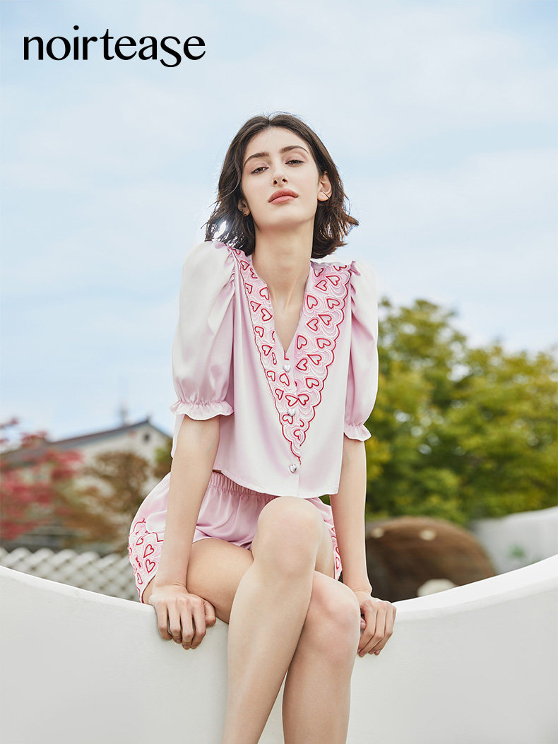 NoirTease薄款丝质睡衣女夏露脐刺绣短袖短裤家居服两件套可