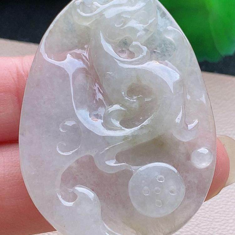 底子细腻水润黄翡手工巧雕挂件