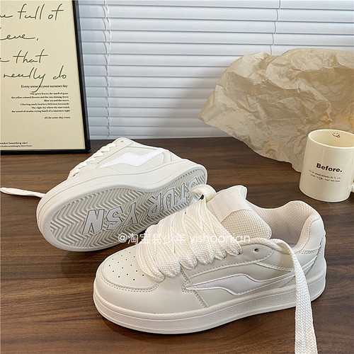 易少年港风厚底米色面包鞋