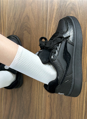 易少年 韩版黑色面包鞋子女ins潮2025秋冬季新款学生百搭休闲板鞋