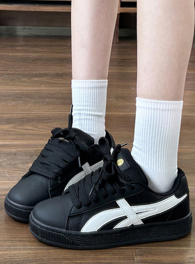 易少年 原创黑色面包鞋女2025冬季新款百搭小白鞋ins潮休闲板鞋男