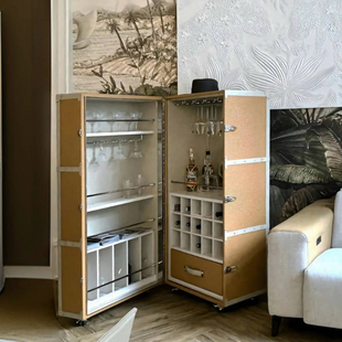 意式轻奢高级感皮革酒柜设计师款别墅客厅艺术实木可移动展示柜