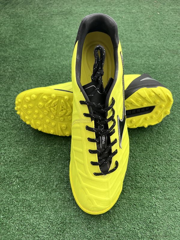 美津浓袋鼠皮低帮男子足球鞋